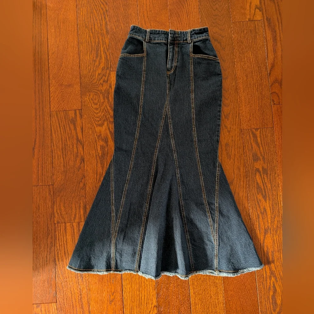 Anthropologie - Pilcro Fluted Denim Maxi Skirt Fray Hem Stretch Dark Deni - Picture 7 of 11